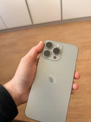 Apple iPhone 15 Pro Max - 256GB - Titan Natur (Ohne Simlock) Wie Neu - Bild 1 von 4