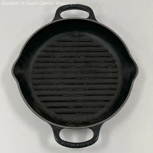 Le Creuset 9.75" Signature Deep Round Grill Pan Enameled Black Cast Iron - Picture 1 of 4