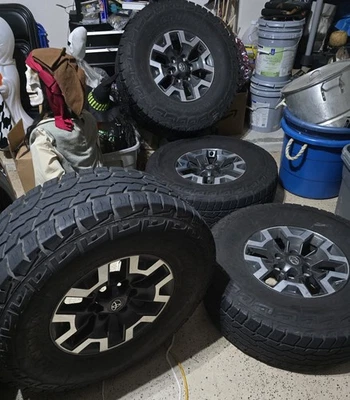 Tacoma 2021 ruedas de 15" Foto 1 de 4