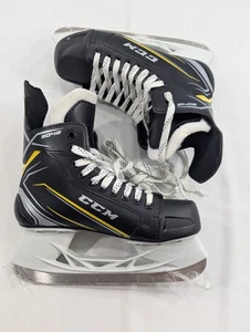CCM Tacks 9042 skate taglia 4 USA/40EUR pattini da hockey su ghiaccio nuovi - Foto 1 di 4