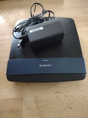 LINKSYS EA3500 dual band 4-port router with Wi-Fi and USB - Image 1 of 4