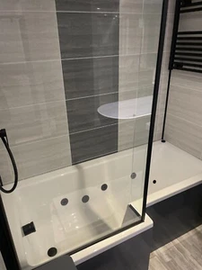 Black Whirlpool 8 Jet L Shape Shower Bath 1500mm with Black Bath Screen - Picture 1 of 8