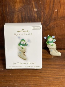 Hallmark Andenken 2010 So süß im Stiefel Weihnachtsschmuck Strumpf Schneemann - Bild 1 von 8