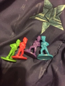 Escape the Mad Mummy Spiel Milton Bradley 2004 Ersatzteil 4 Plastikbauern - Bild 1 von 2