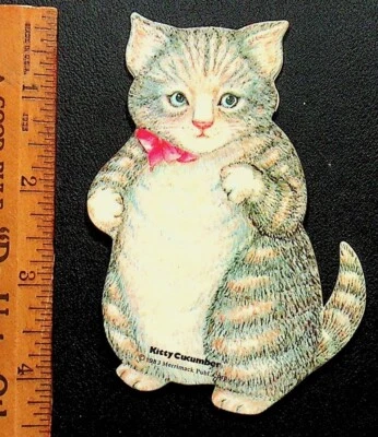 1983 ВИНТАЖНЫЙ KITTY ОГУРЕЦ CAT ШТАМП ВЫРЕЗАТЬ С ПОДВИЖНЫМИ ГЛАЗАМИ -EE-123 - Изображение 1 из 4