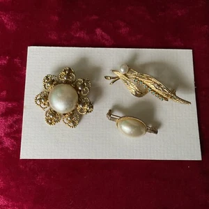 MIXED x 3 GOLD TONE PEARL BROOCHES/PINS FLOWERS TURQUOISE STONES ~ OVAL BAR PIN - Picture 1 of 14