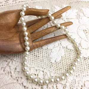 Gargantilla vintage de perlas de un solo hilo años 60 anudada a mano brillo blanco MCM - Imagen 1 de 9