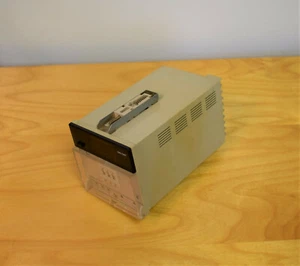 Omron Temperature Control E5A 4-R91J - Picture 1 of 9