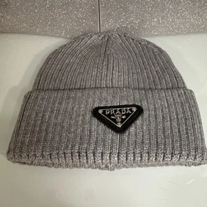 PRADA Strickmützen/Mützen grau - Bild 1 von 7