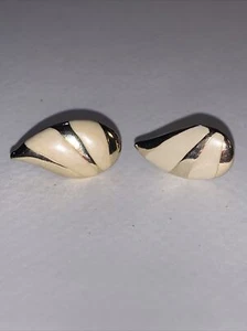 Avon Cream Enamel Teardrop Pierced Earrings Stud Gold Tone Marked Jewelry - Picture 1 of 6