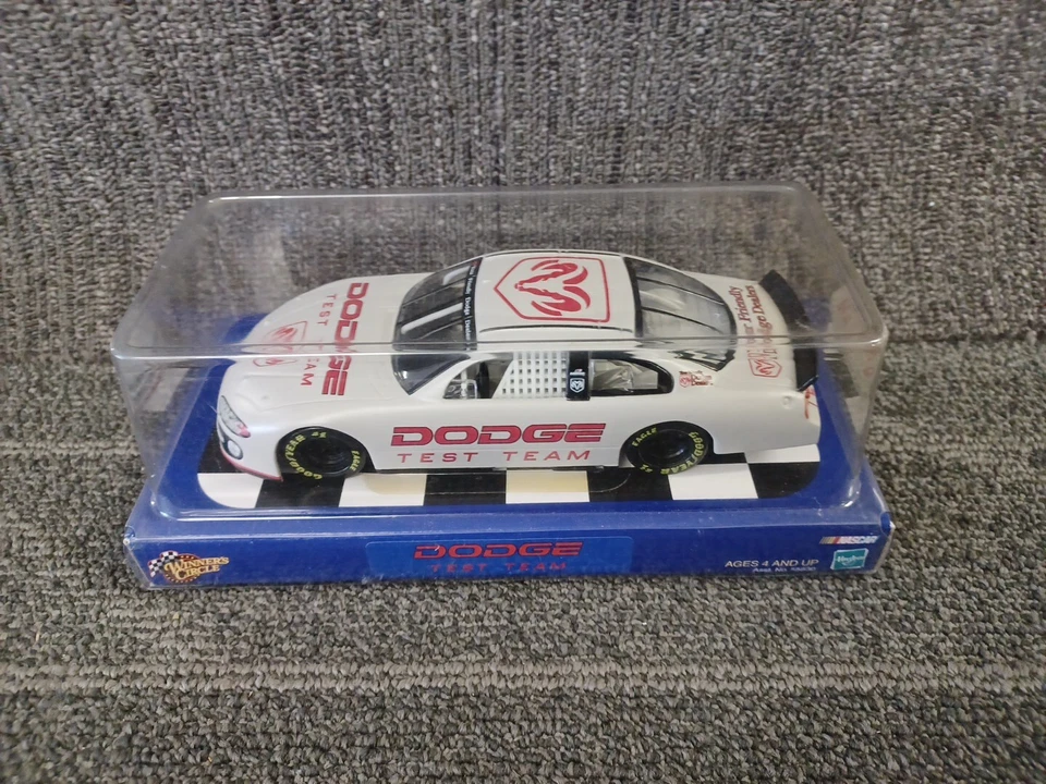 Hasbro Winner's Circle 2001 Dodge Test Team 1:24 совершенно новый номер 93038 - Изображение 1 из 1