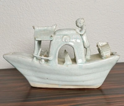 Antique Chinese Porcelain Song Dynasty Longquan Celadon Boat Water Dropper Pot - Image 1 of 4