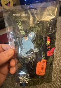 Kidrobot The Simpsons Treehouse Of Horrors Lanyard New York Comic Con 2024 PINS - Picture 1 of 3
