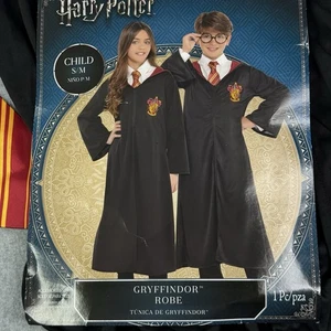 Disfraz de Harry Potter Griffyndor - Capa, corbata y gafas talla juvenil pequeño/mediano - Imagen 1 de 4