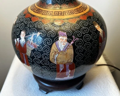 Jarrón antiguo chino negro de colección con lámpara de mesa 8 inmortales, pantalla Dale Tiffany Foto 1 de 4