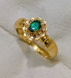 Anello vintage oro giallo 18 kt smeraldo naturale con diamanti misura 5,5 tenuta Giappone - Foto 1 di 8