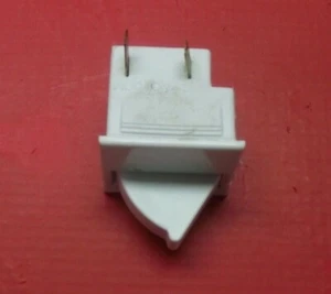 Fridge LEC CXR5011W LIGHT SWITCH - Picture 1 of 1