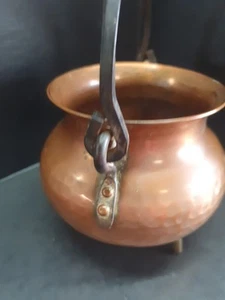 Vintage Tri Foot Copper Cauldron Small Twisted Wrought Iron Handle Witch Brew - Picture 1 of 11