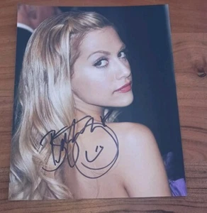BRITTANY MURPHY signiertes 8 x 10 Foto mit Echtheitszertifikat (RI.P.) (8 Meilen, Ahnungslos) - Bild 1 von 2