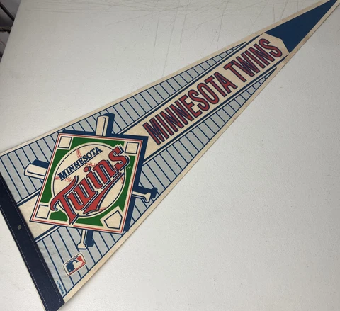 Minnesota Twins Vintage 1970's Pennant Felt Wincraft 30"x12" MLB Spellout Logo Cover