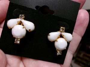 VINTAGE Milk Glass Gold Tone SCREW-BACK EARRINGS Clear Cut Glass Sets - Picture 1 of 10