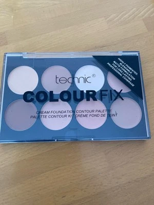Technic Colour Fix Cream Foundation Contour Palette Kit Light Medium - Image 1 of 2