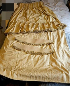 MONTGOMERY HEAVY QUALITY VINTAGE BESPOKE CURTAINS TIEBACKS PELMET GOLD - Picture 1 of 20