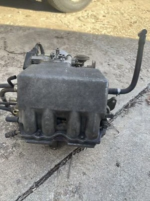 Ford Festiva 88-93 Colector de admisión Inyectores de combustible con mangueras y cableado Foto 1 de 4