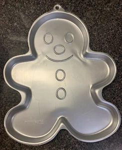 Wilton Aluminum Caracter Gingerbread Man 1998 Cookie Sheet 2105-6209 - Picture 1 of 4