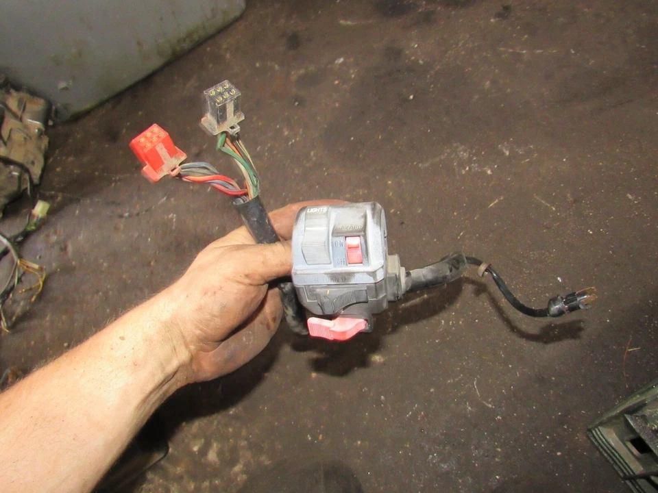 Kawasaki KZ550 H GPZ 550 1982 interruptor izquierdo luces bocina giratoria Foto 1 de 1