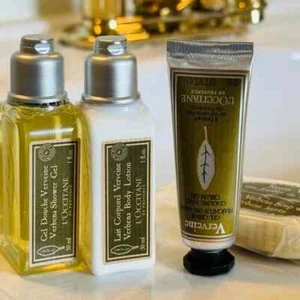 NEW L’OCCITANE Verbena Gift Set – 3×30ml Hand Cream, Shower Gel, Lotion - Picture 1 of 2