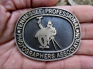 De colección CÁMARA HOMBRE Hebilla de Cinturón TNPPA Tennessee PRO Fotógrafo PPA Bronce RARO EN MUY BUENA CONDICIÓN+ - Imagen 1 de 4