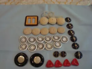 BUTTONS ANTIQUE & VINTAGE 33 BUTTONS 1 BEL BUCKLE - Picture 1 of 8