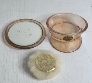 1930s WWII Novità Kepi Hat Powder Box Ambra Plastica US Military Mirror Puff - Foto 1 di 18