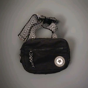 Riñonera blanca y negra - Imagen 1 de 8