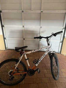 Focus Mountainbike 26 Zoll Weiß Orange Mit Neue Bremsen Und Neuer Hinterreifen . - Bild 1 von 8