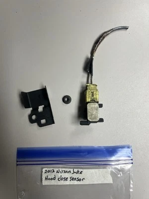 Nissan Juke 2012 capó sensor de cierre Foto 1 de 2