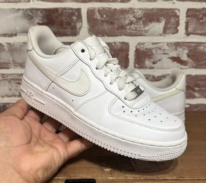 Nike Air Force 1 Damengröße 7 weiß dreifach niedrig AF1 Sportschuh - Bild 1 von 12
