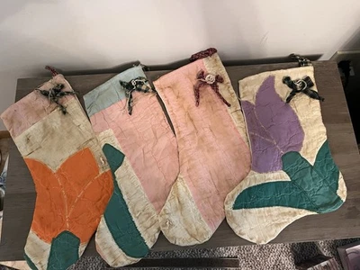 Lote de Medias de Navidad Primitivas Hechas a Mano. Arte popular envejecido acolchado reciclado Foto 1 de 4