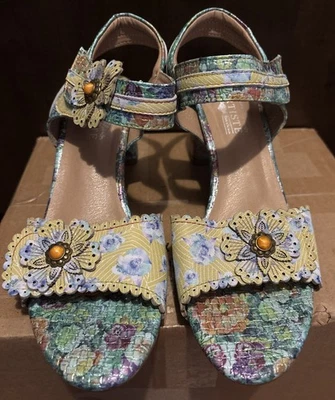 L'Artiste by Spring Step Vogeush Floral Heeled Sandal Sz 9 (40) - Image 1 of 4