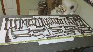 50 ALTE & VINTAGE LADEN & BAUERNSCHLÜSSEL WERKZEUG WINDSPIEL SCHWEISSEN BASTELN - Bild 1 von 4