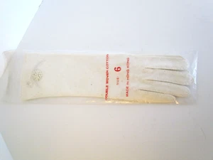 Pair Ladies Size 6 Cotton Gloves Embellished with Pearls made in Hongkong - Picture 1 of 7