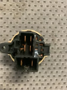 Mazda B2600 Ford Courier Ignition Switch 1998 - 2002 - Picture 1 of 3