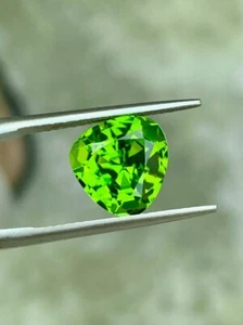 3.95 ct Trillion Cut Green Peridot – Eye Clean Natural August Birthstone - Picture 1 of 8