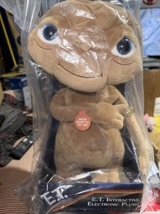 The Noble Collection E.T. Interactive Plush - Picture 1 of 3
