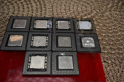 Per recupero oro 10 CPU Intel Fibra Nera, vintage non testate - Immagine 1 di 4