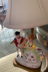 Vintage Porcelain Figural Boudoir Lamp– A Hands-On Treasure for the Artistic Eye - Picture 1 of 5