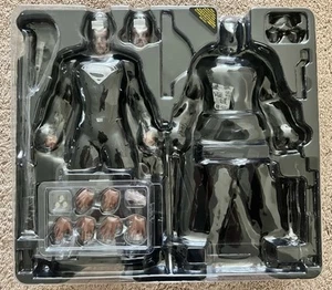 Hot Toys TMS038 Zack Snyder’s Liga de la Justicia Traje Negro Superman Solo Escala 1:6 - Imagen 1 de 11