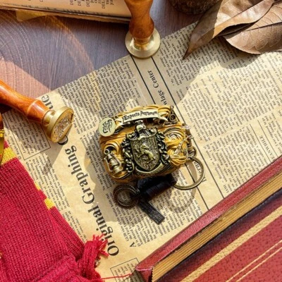 Funda para auriculares Hufflepuff personalizada para AirPods 1 2 Pro | Regalo hecho a mano de Harry Potter Foto 1 de 4