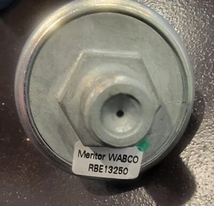 MERITOR WABCO RBE13250 STOP LIGHT SWITCH 13250 - Picture 1 of 2